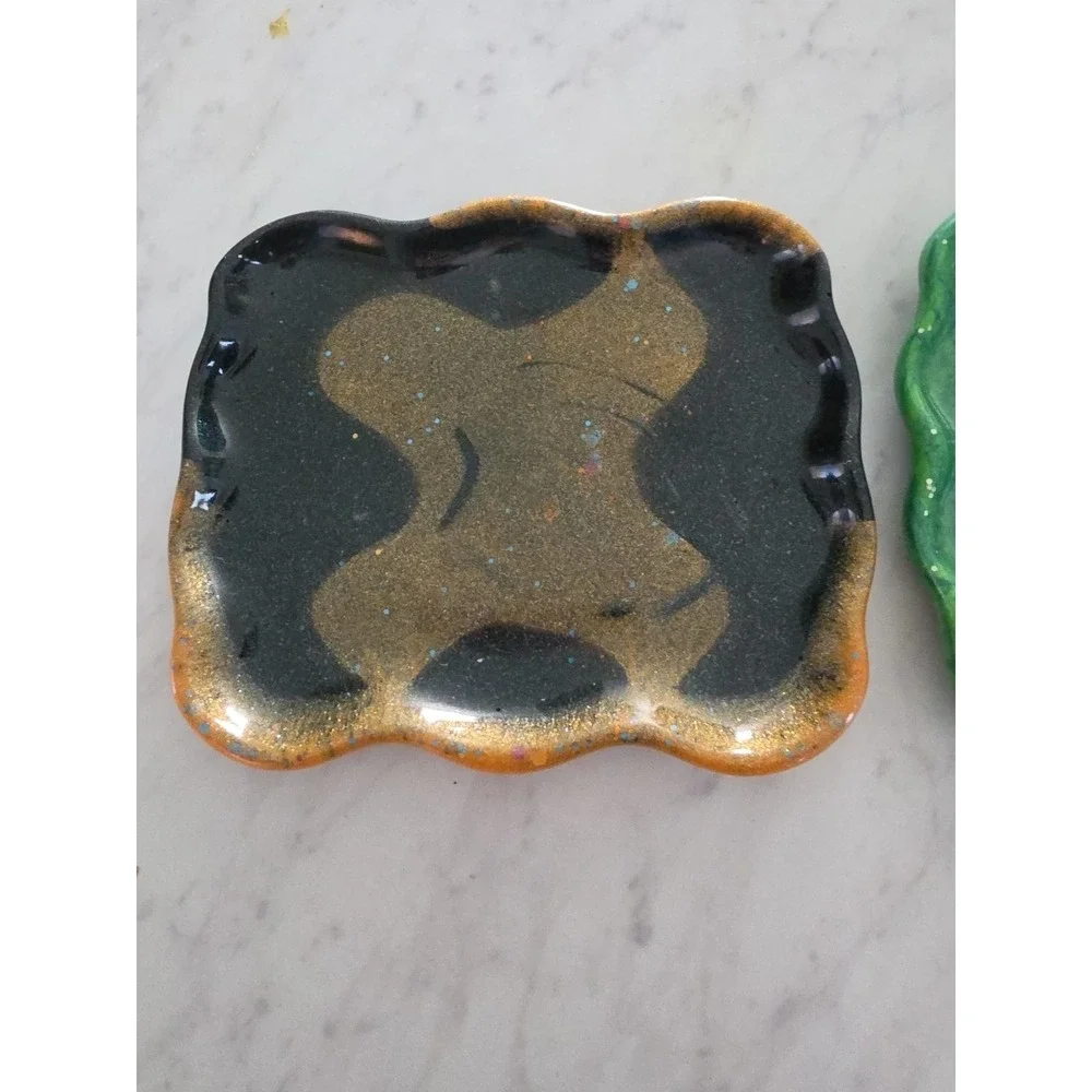Handmade  Resin  Wavy Edge Plates
